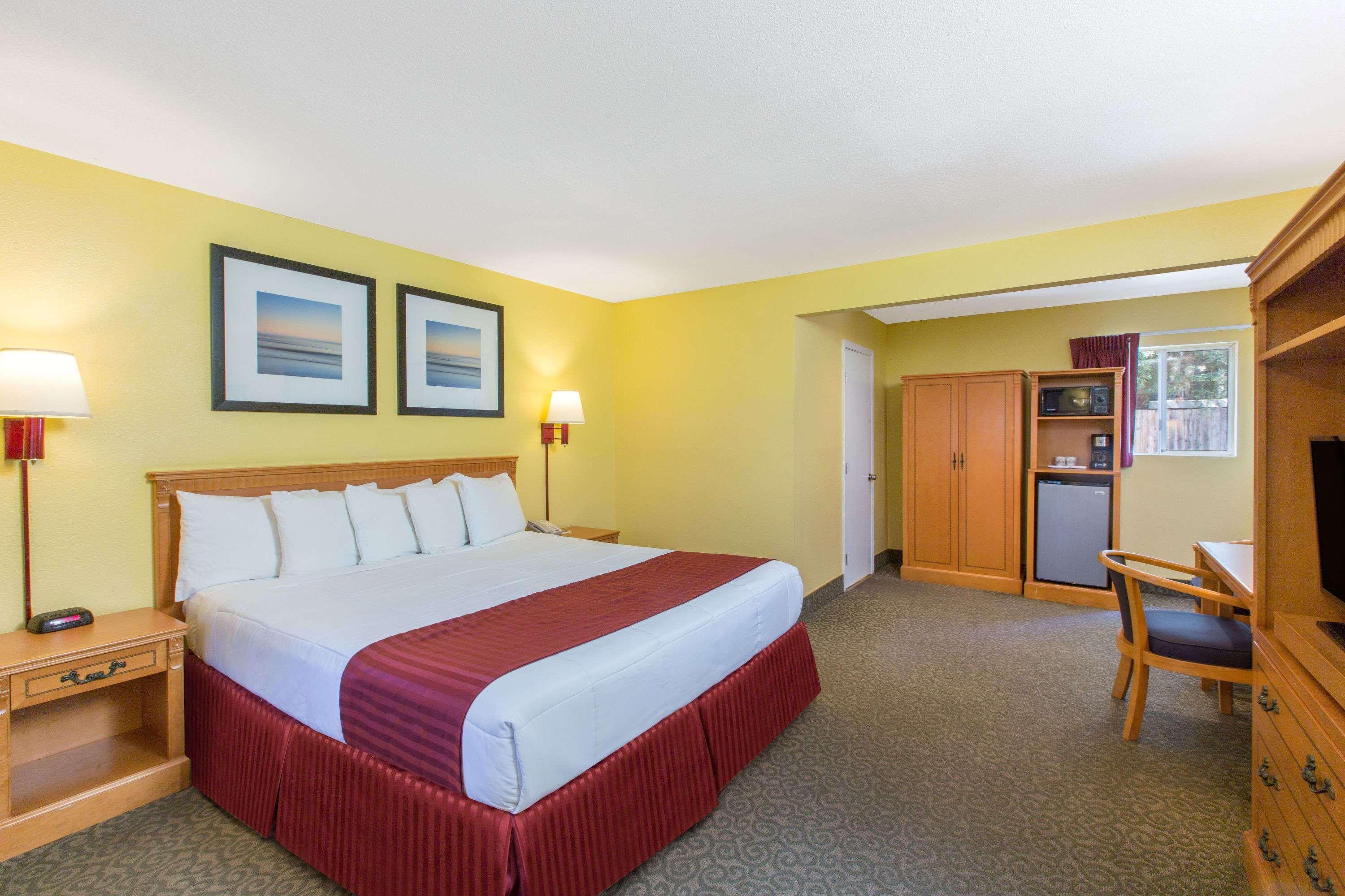 Days Inn By Wyndham Redwood City Dış mekan fotoğraf