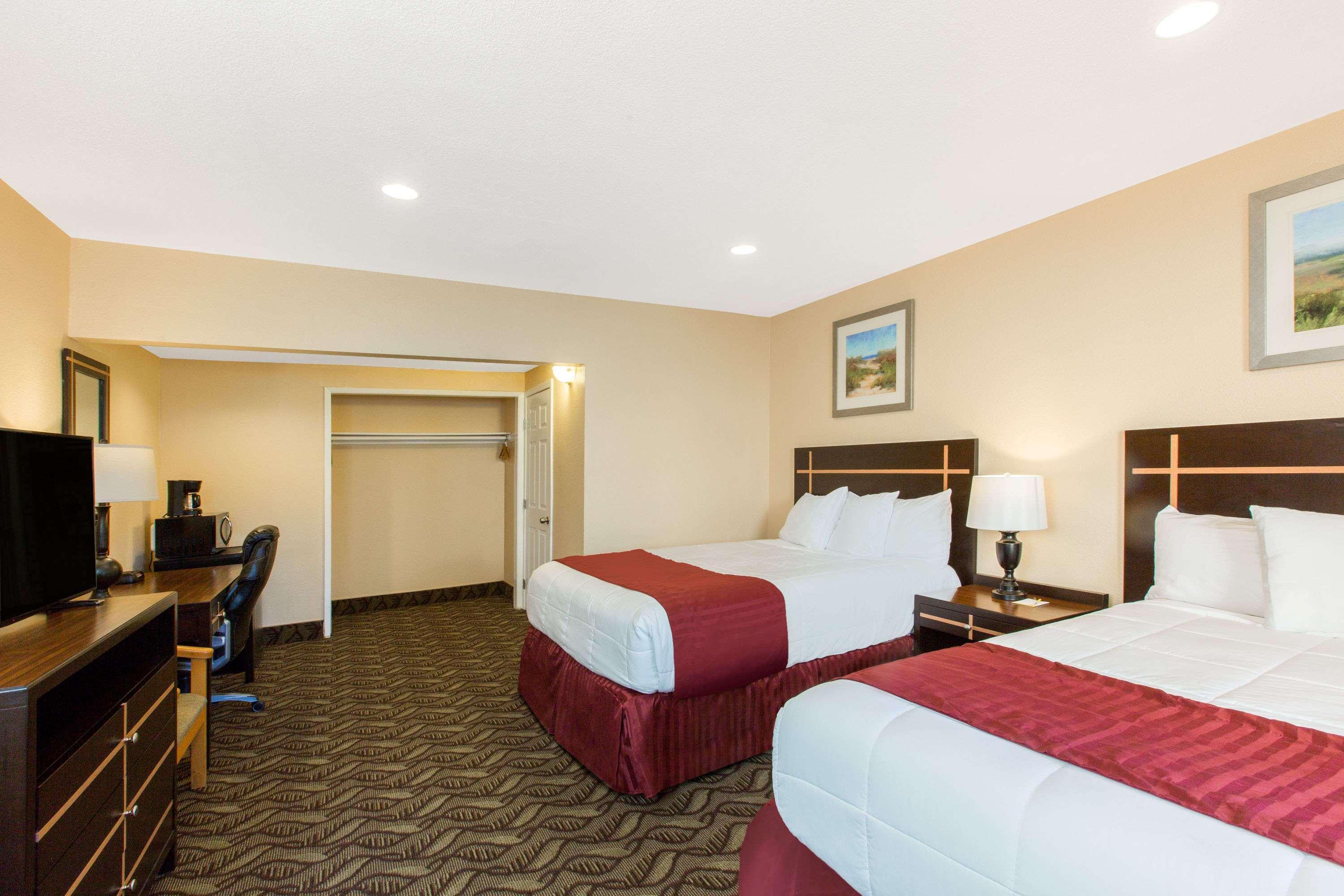 Days Inn By Wyndham Redwood City Dış mekan fotoğraf