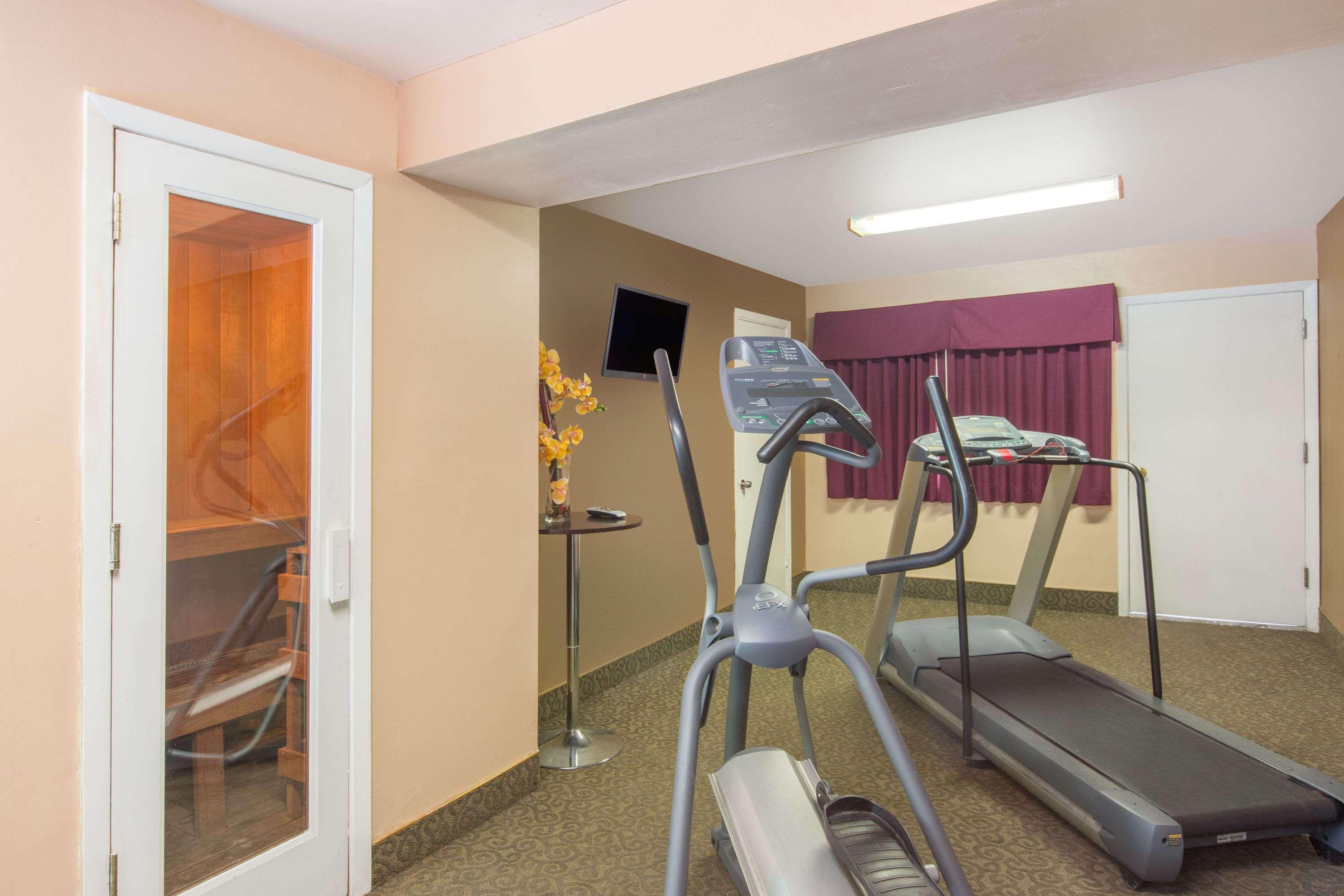 Days Inn By Wyndham Redwood City Dış mekan fotoğraf