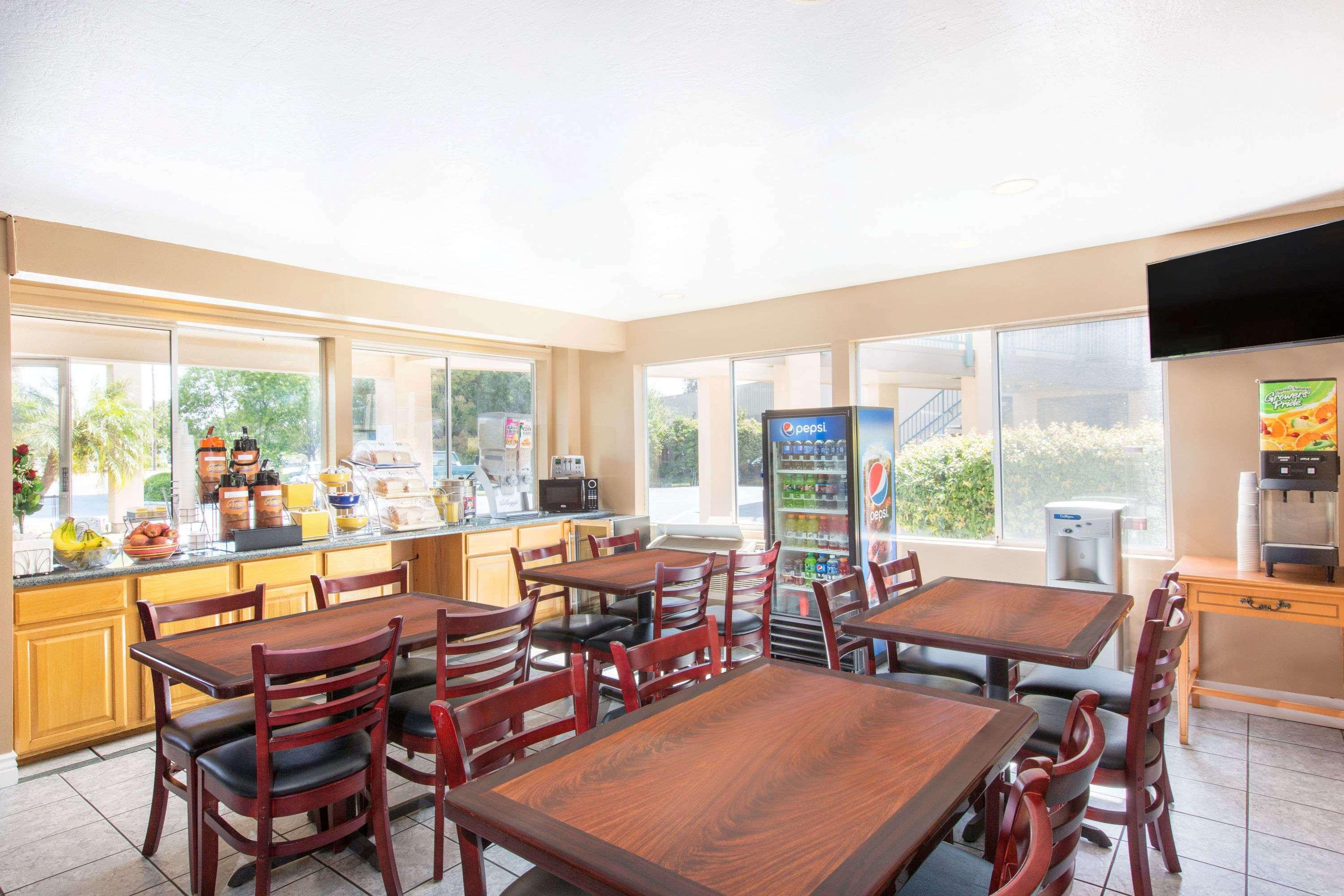 Days Inn By Wyndham Redwood City Dış mekan fotoğraf