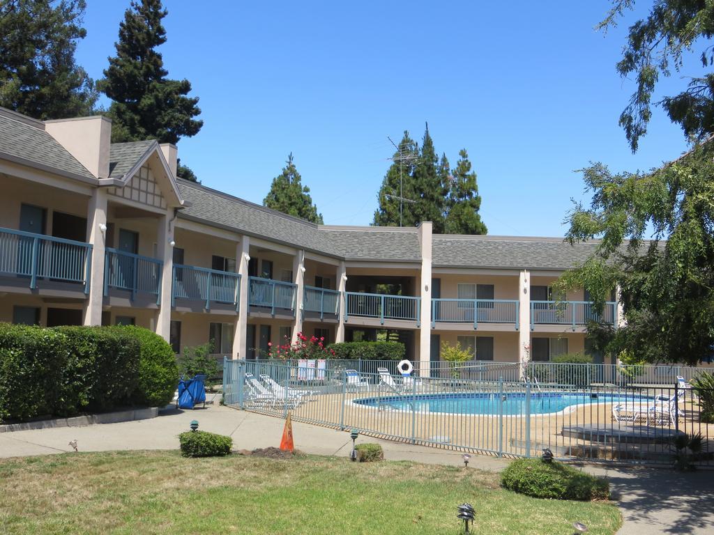 Days Inn By Wyndham Redwood City Dış mekan fotoğraf