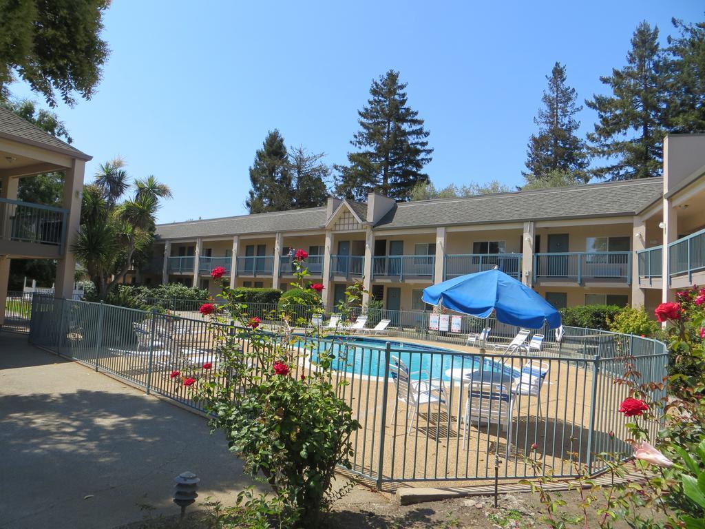 Days Inn By Wyndham Redwood City Dış mekan fotoğraf